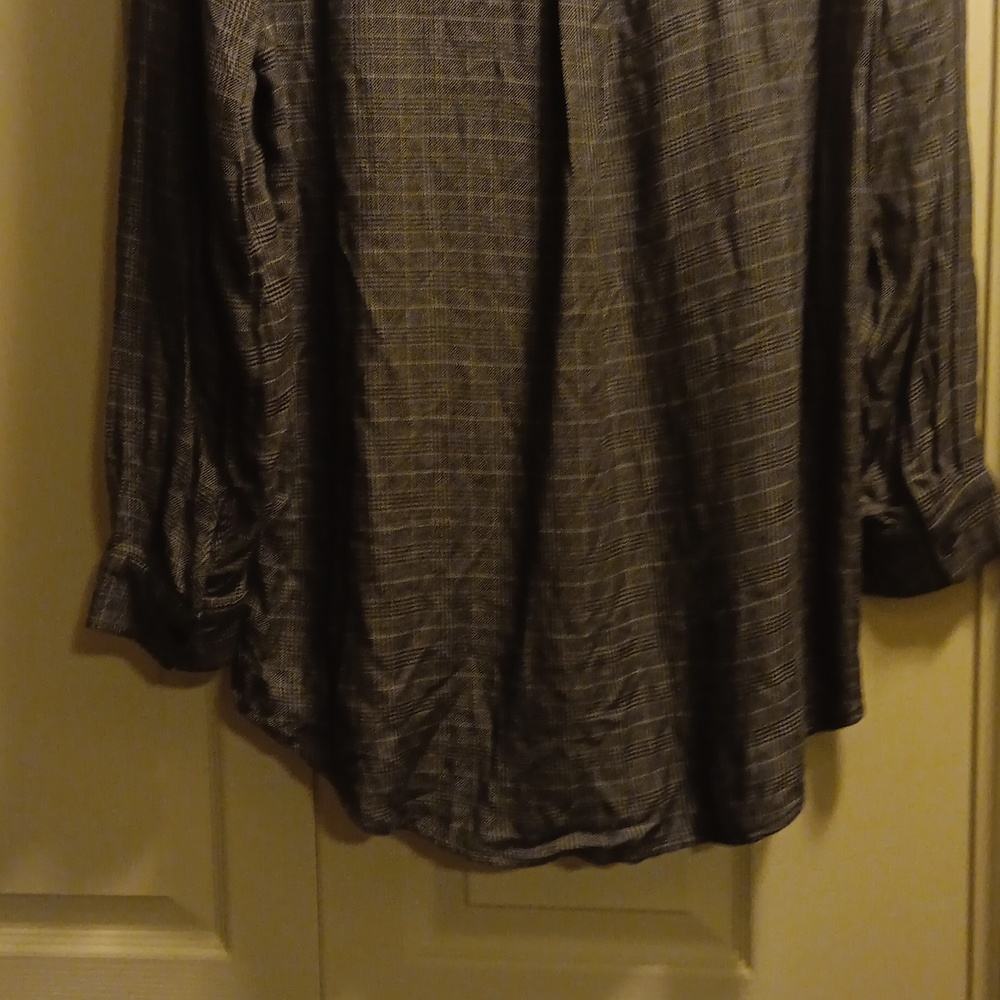 5/$10 Gray Button-Up Shirt Oversized - Picture 8 of 8